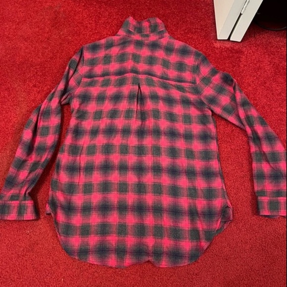 BUNDLE: 2 sweaters, a flannel, and a sweater - Picture 7 of 16